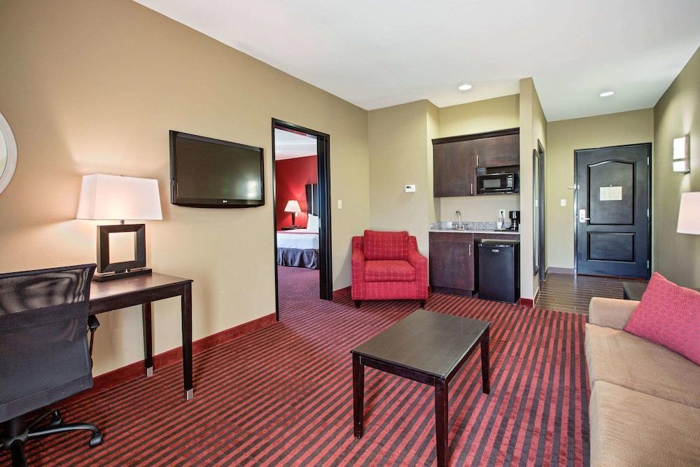 La Quinta By Wyndham Boutte Hotel Exterior photo