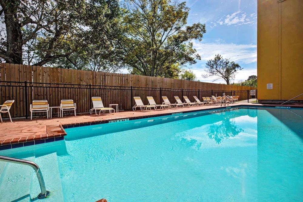 La Quinta By Wyndham Boutte Hotel Exterior photo